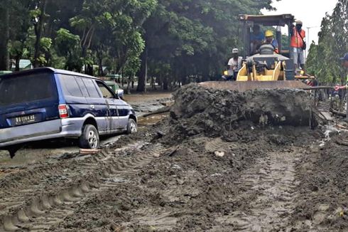 Pasca-banjir Sentani, Kementerian PUPR Bersihkan Jalan Nasional