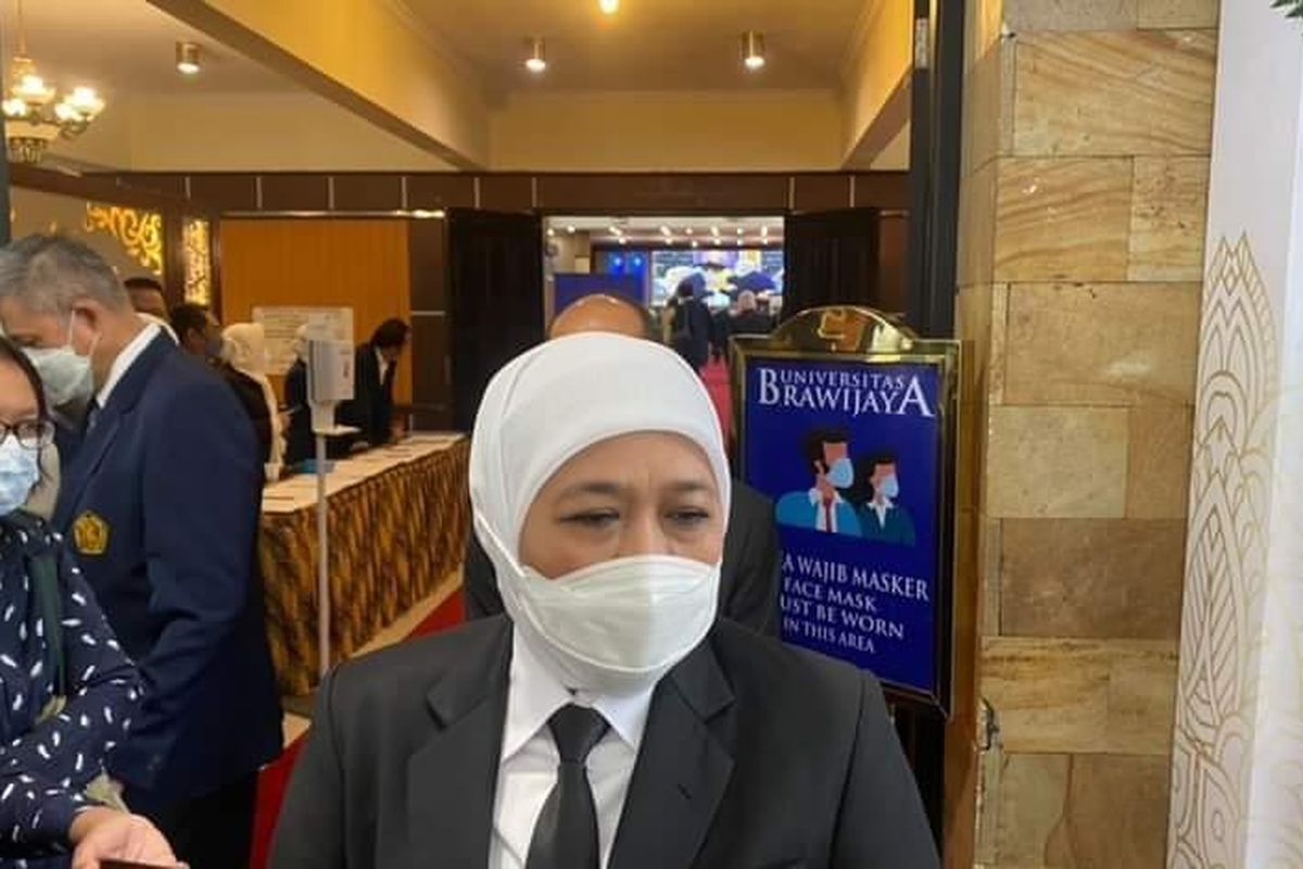 Gubernur Jawa Timur Khofifah Indar Parawansa saat diwawancarai pada Senin (27/6/2022) di Gedung Samantha Krida, UB. 