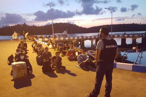47 TKI dari Malaysia Masuk Secara Ilegal ke Perairan Nongsa Batam, Diselamatkan Bakamla Zona Maritim Barat