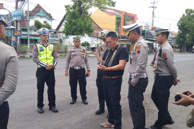 Ditlantas Polda Jateng menggelar uji coba Tilang elektronik atau Electronic Traffic Law Enforcement (ETLE)  menggunakan drone di Purworejo. 