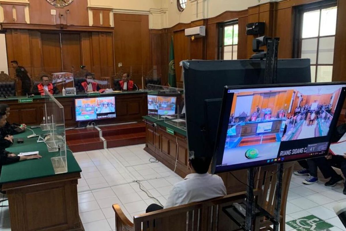 Sidang vonis 3 polisi dalam kasus kerusuhan Kanjuruhan di PN Surabaya, Kamis (16/3/2023).