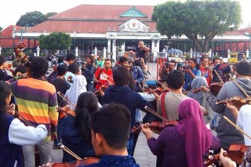 Makin Banyak Hotel di Yogyakarta, Musisi Gelar Aksi di Depan Keraton