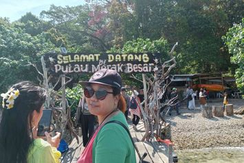 Peran Komunitas Jaga Pariwisata di Pulau Merak Besar