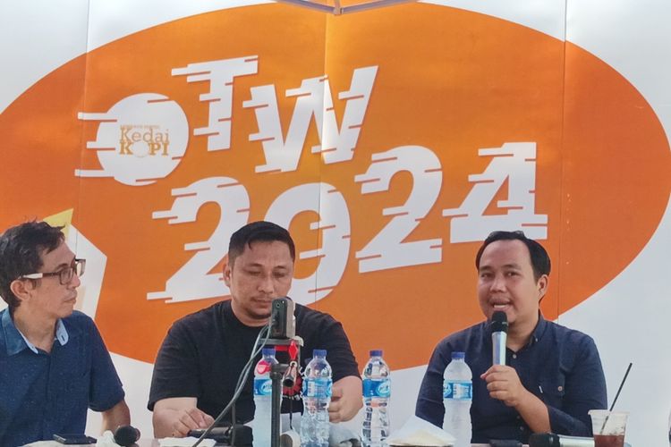 Manajer Program Perkumpulan untuk Pemilu dan Demokrasi (Perludem) Fadli Ramadhanil dalam diskusi yang membahas netralitas dalam Pemilu 2024 yang digelar di kawasan Sawah Besar, Jakarta Pusat, Sabtu (18/11/2023). 