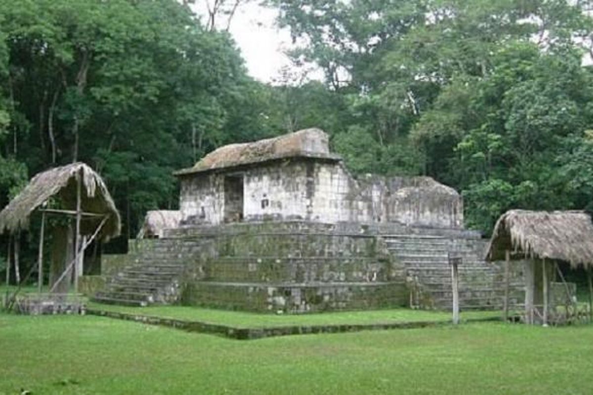 Ceibal, situs peradaban suku Maya. 