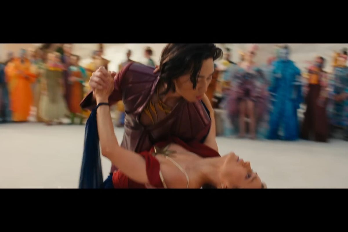 Dalam trailer The Marvels, Park Seo Joon membuat penampilan singkat sebagai pasangan dansa yang gagah untuk Carol Danvers (Brie Larson).