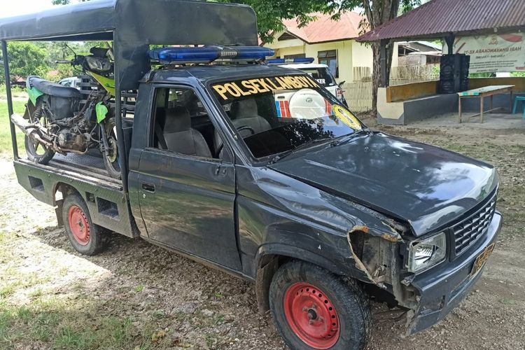 Mobil dinas milik Kepolisian Sektor Lamboya yang terlibat kecelakaan pada Jumat (29/10/2021) malam.