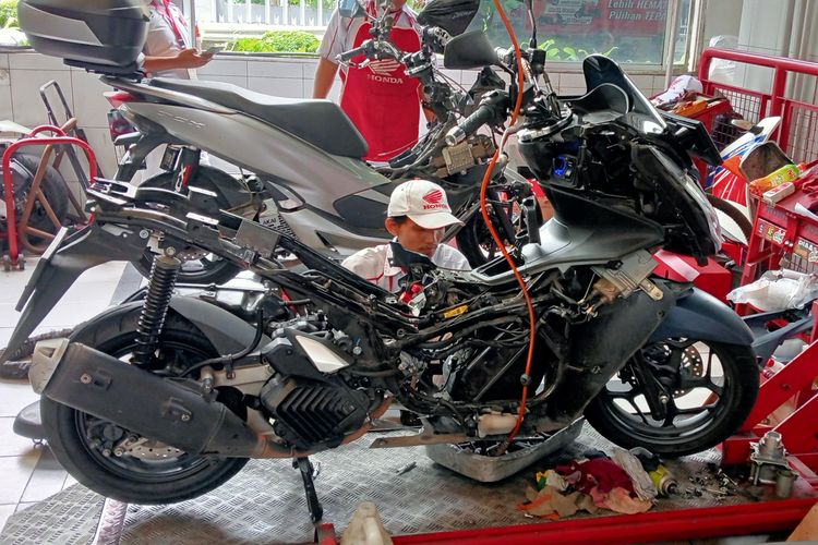 Servis motor di bengkel resmi, Honda ke AHASS