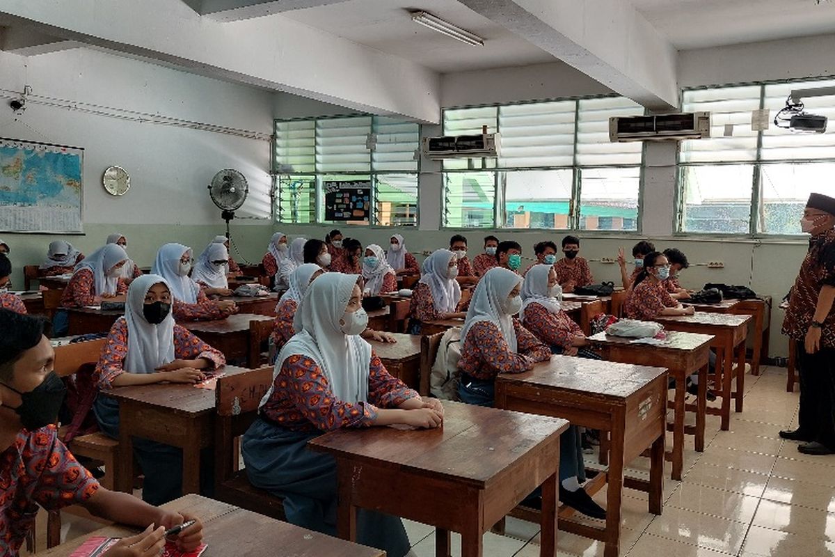 Pembelajaran Tatap Muka dengan kapasitas 100 persen di SMA 78 Jakarta dimulai hari ini, Kamis (7/4/2022). 