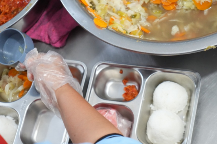 Pengakuan Kepala SPPG Karanganyar Muntah dan Mual Usai Cicipi MBG, Sebut Menu Kurang Layak