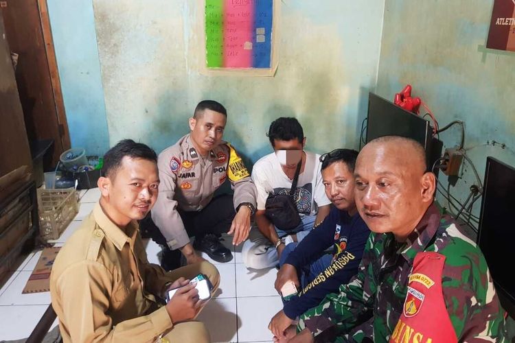 IS (32) driver ojek online diringkus polisi usai dilaporkan menggasak kotak amal masjid berkali-kali di wilayah Kabupaten Kudus, Jawa Tengah.