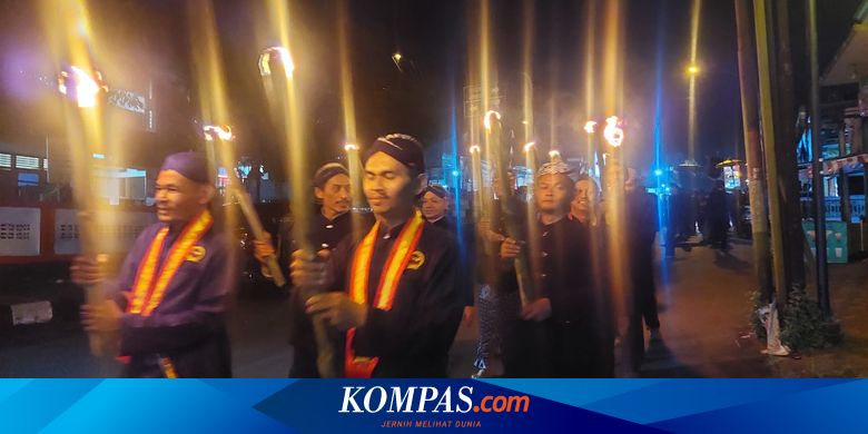 Hari Jadi Sumowono Ditetapkan, Warga Arak Pusaka dan Obor