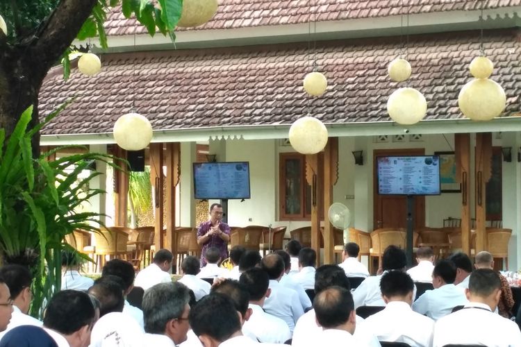 Tata ruang hijau akan menjadi kekuatan Banyuwangi dalam menarik wisatawan. Pengamat perkotaan dan tata ruang Yayat Supriatna berpendapat tata ruang hijau di Banyuwangi mesti dipertahanan.