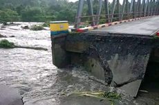 2 Jembatan Putus akibat Banjir di Maluku Tengah