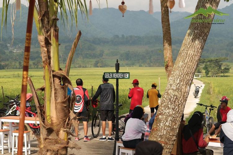 Tempat wisata di Yogyakarta - Angkringan kekinian Geblek Menoreh View di Kulon Progo, Yogyakarta.