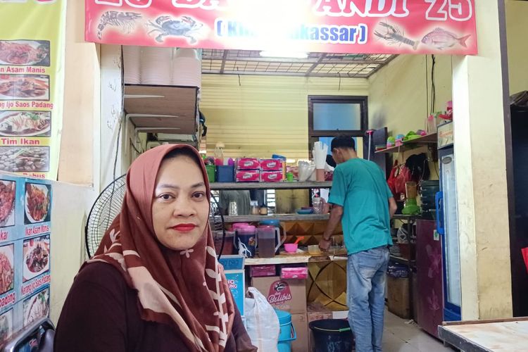 Andi Kusniati, salah satu pengusaha makanan laut di Kawasan Resto Apung, Muara Angke, Jakarta Utara.