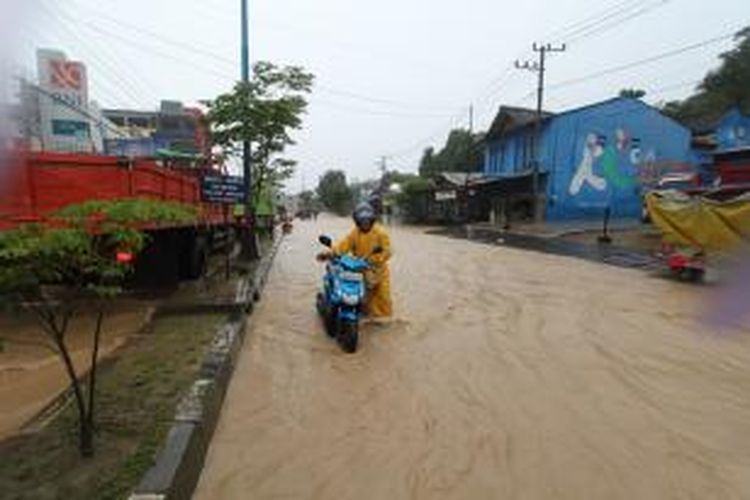 Banjir bandang melanda Kota Samarinda, Kalimantan Timur, pada 20 Januari 2015.