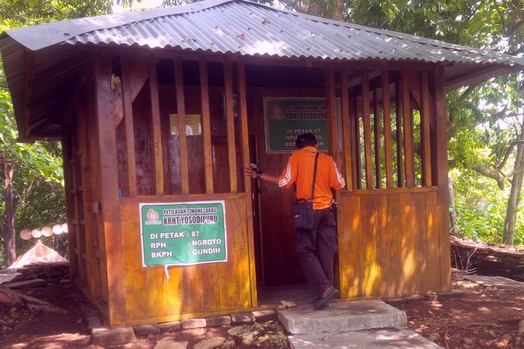 Petilasan cindelaras di obyek wisata Cindelaras di kawasan hutan Desa Bandungharjo, Kecamatan Toroh, Grobogan, Jawa Tengah, Senin (30/10/2017).