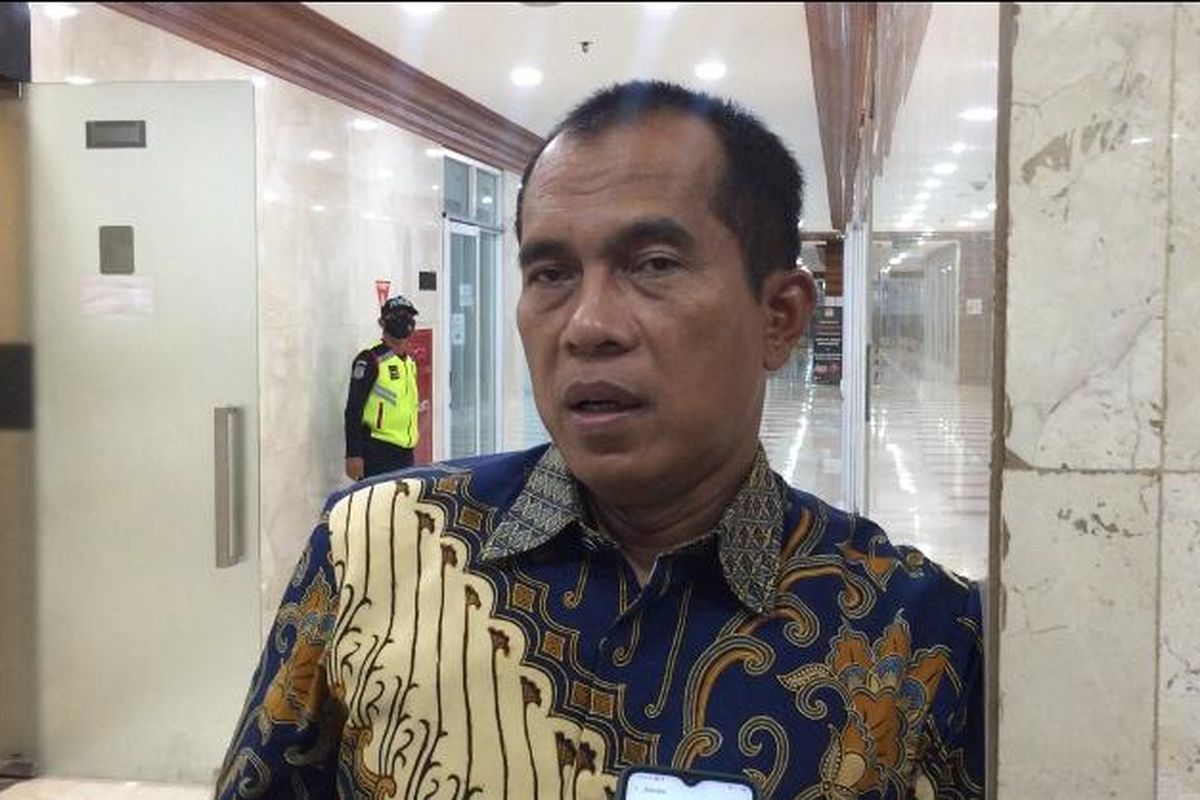 Wakil Ketua Komisi I DPR Abdul Kharis Almasyhari di Kompleks Parlemen Senayan, Jakarta, Selasa (29/3/2022).
