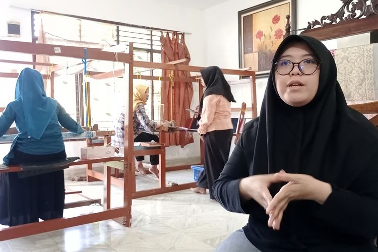 Irfania Ramadhani Lubis yang melahirkan IR & IR Songket Deli dan DSA Bandar Khalipah, Kecamatan Percutseituan, Kabupaten Deliserdang, Sumut, Kamis (29/12/2022)