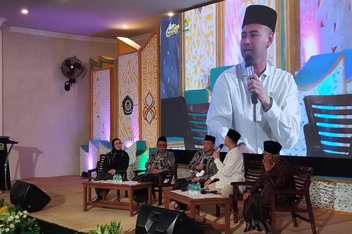 Utusan Khusus Presiden Bidang Pembinaan Generasi Muda dan Pekerja Seni Raffi Ahmad saat menjadi salah satu pembicara di Muhalaqoh Gerakan Nasional Ayo Mondok di Pesantren Al-Amin Ngasinan, Kota Kediri, Jawa Timur, Rabu (28/5/2025).