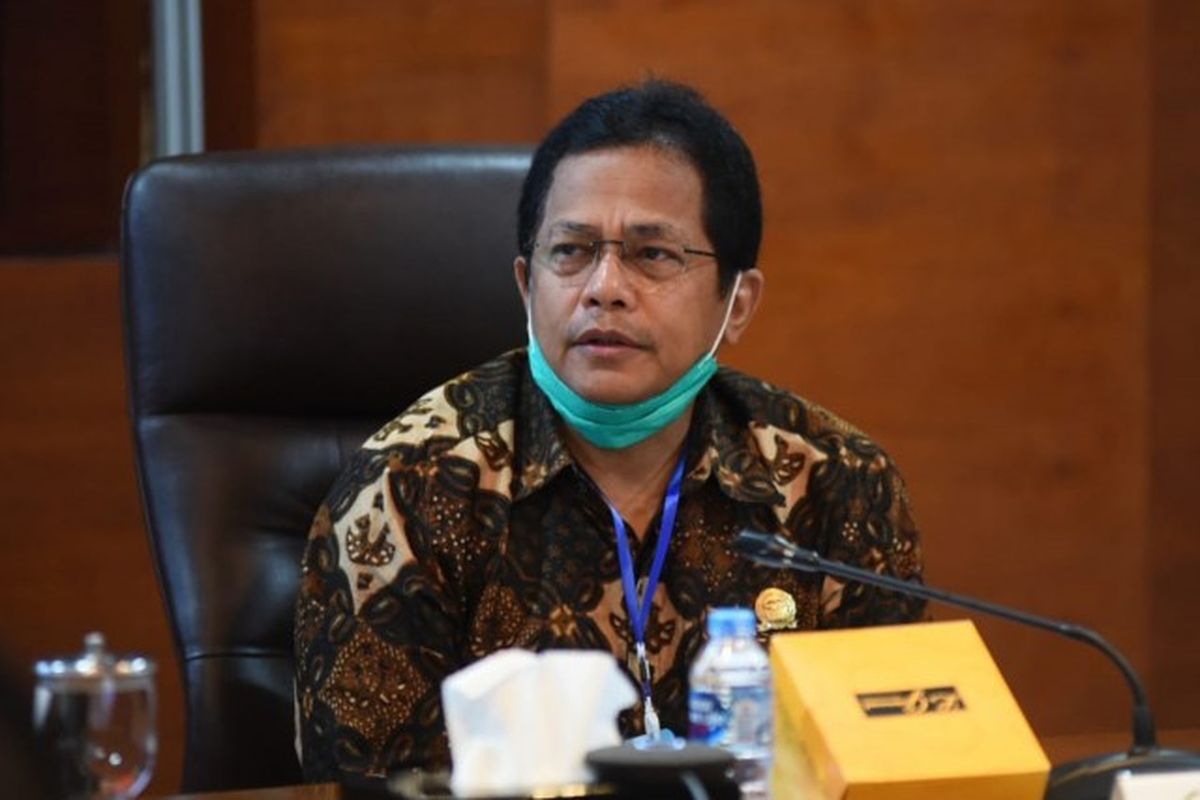 Sekretaris Jenderal DPR RI Indra Iskandar, usai memimpin rakor bersama Sekjen MPR RI dan Sesjen DPD RI beserta jajarannya, di Gedung DPR RI, Selasa (21/4/2020). 