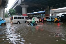 Hujan Deras, Jalan DI Panjaitan Jakarta Timur Tergenang