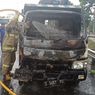 Saluran Injeksi Bocor, Sebuah Truk Terbakar di Pinggir Tol Cakung