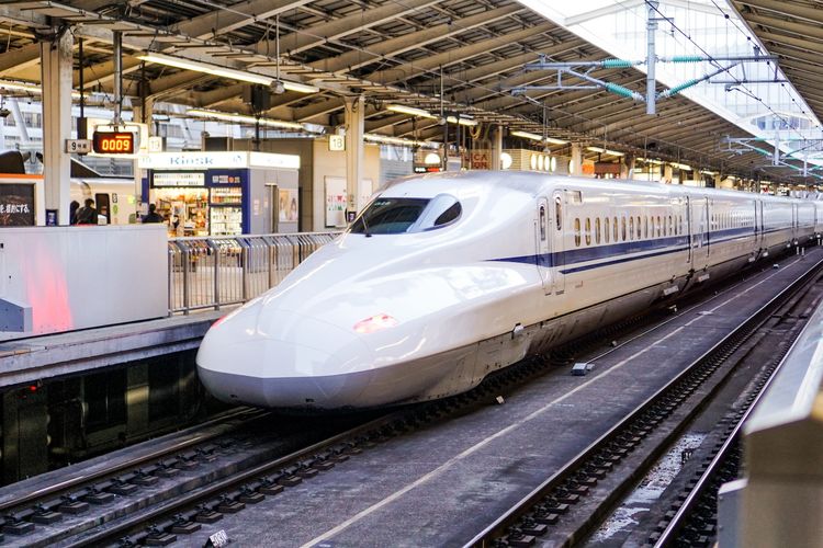 Ilustrasi Shinkansen.