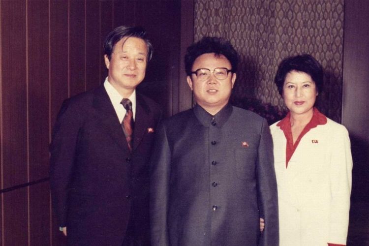 Kanan ke Kiri: Choi Eun Hee, Kim Jong Il, dan Shin Sang-Ok