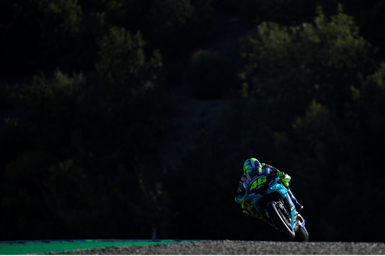 Pebalap Petronas Yamaha SRT, Valentino Rossi, ketika tampil pada latihan bebas ketiga MotoGP Spanyol di Sirkuit Jerez, Spanyol, Sabtu (1/5/2021).