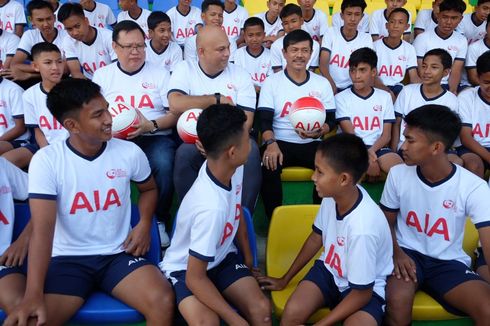 AIA Sumbangkan 500 Bola untuk SSB di Sumatera Utara.