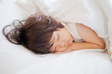 Anak Sering Menggertakkan Gigi Saat Tidur, Apakah Berbahaya?