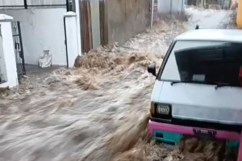 Hujan Deras, Padang Dilanda Banjir dan Longsor