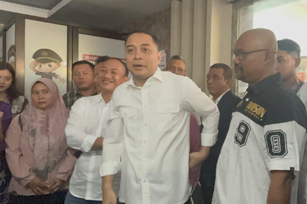 Wali Kota Surabaya, Eri Cahyadi di Polres Pelabuhan Tanjung Perak, Kamis (17/4/2025).