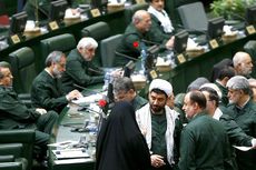 Protes kepada AS, Politisi Iran Pakai Seragam Garda Revolusi