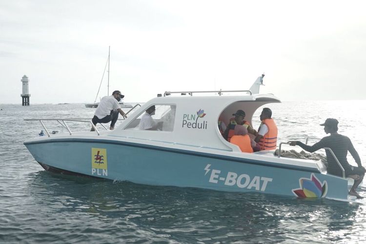 Pemerintah Provinsi NTB berkolaborasi dengan PLN NTB meluncurkan perahu listrik atau yang dikenal dengan Electric Boat (E-Boat) di Pelabuhan Senggigi.