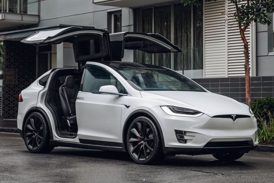 Penjualan Merosot, Tesla Pangkas Harga Model S dan X di China