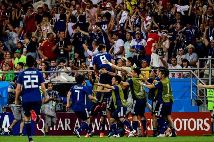 Para pemain Jepang merayakan gol ke gawang Belgia yang dicetak oleh Genki Haraguchi pada pertandingan babak 16 besar Piala Dunia 2018 di Rostov Arena, 2 Juli 2018. 