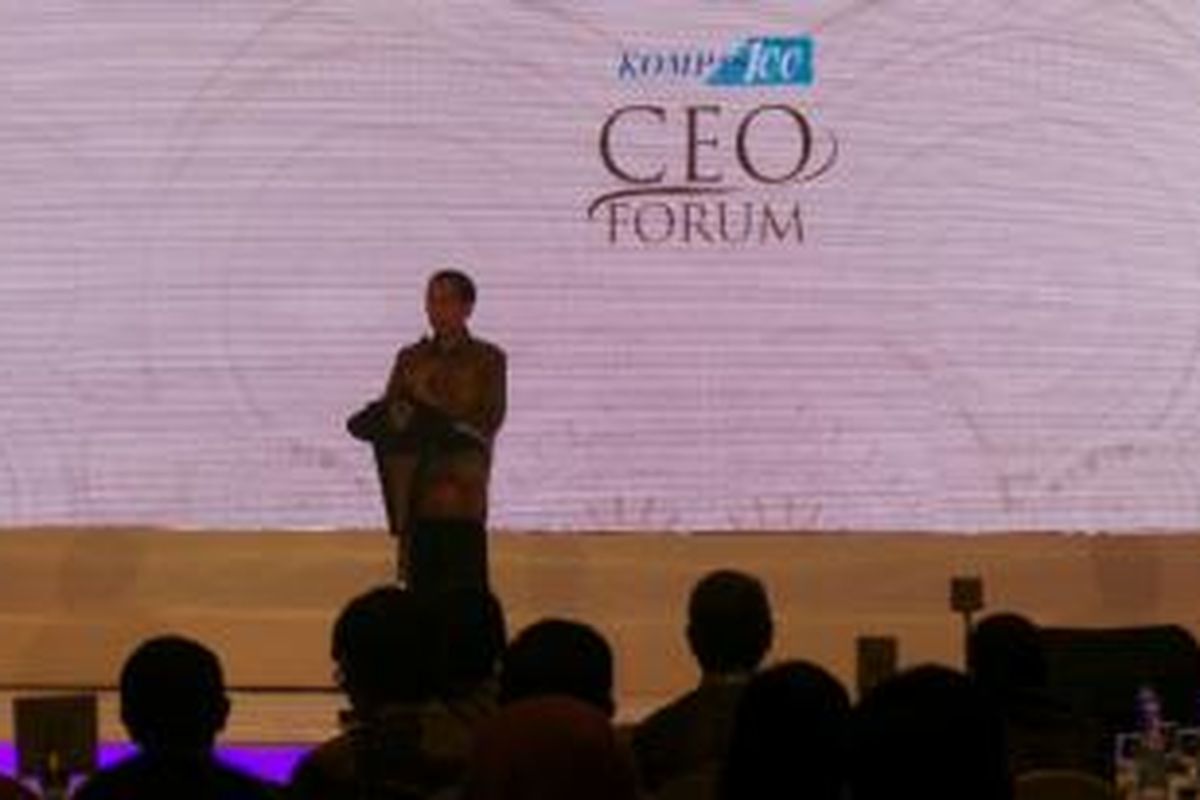 Presiden Joko Widodo saat berbicara dalam acara Kompas 100 CEO Forum di Jakarta, Jumat (7/11/2014). 