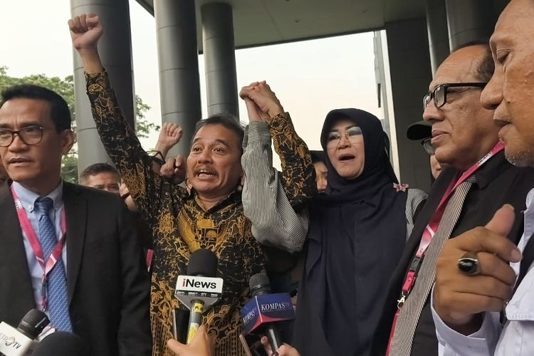 Tak Ditahan dalam Kasus Ijazah Jokowi, Roy Suryo dan dr Tifa Dijamin Keluarga