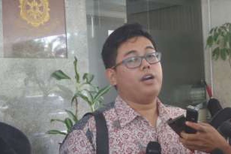 Pengacara dokter Indra Sugiarno, Fahmi M Rajab di Bareskrim Polri, Jakarta, Senin (18/7/2016).