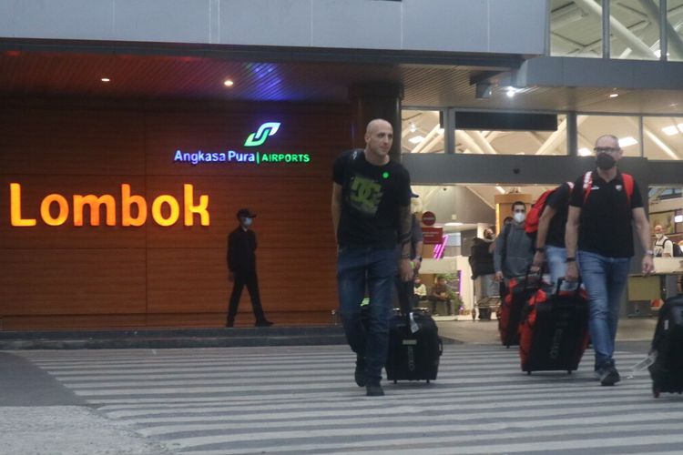 Kedatangan pembalap MotoGP di Bandara Internasiona Lombok
