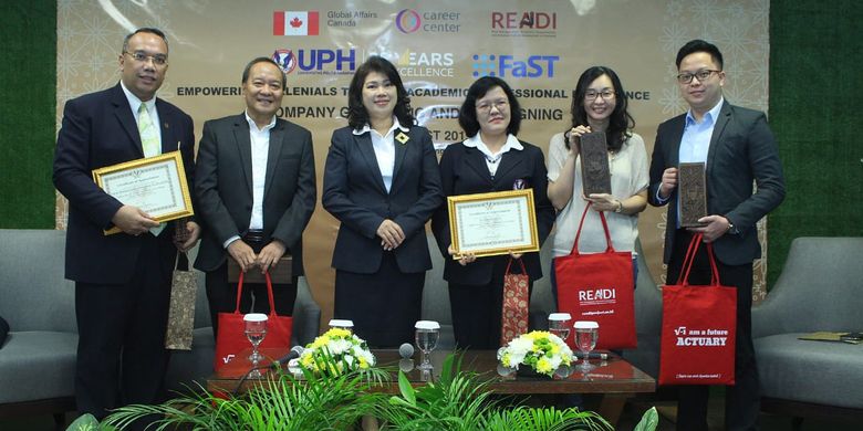 Kika: Prof. Manlian Ronald Simanjuntak (Kaprodi Magister Teknik Sipil UPH), Julian Noor (CEO Adira Insurance), Nursari Dewi Lugito (Director of Corporate Relations and Career Development UPH), Helena Margaretha (Koordinator Peminatan Aktuaria dan Matematika Bisnis, Prodi Matematika UPH), Dian Mariani (Human Resources Development  Manager PT Nutrifood Indonesia), Yonathan Lesmana (Engineering Development Head PT Bank Cimb Niaga tbk).