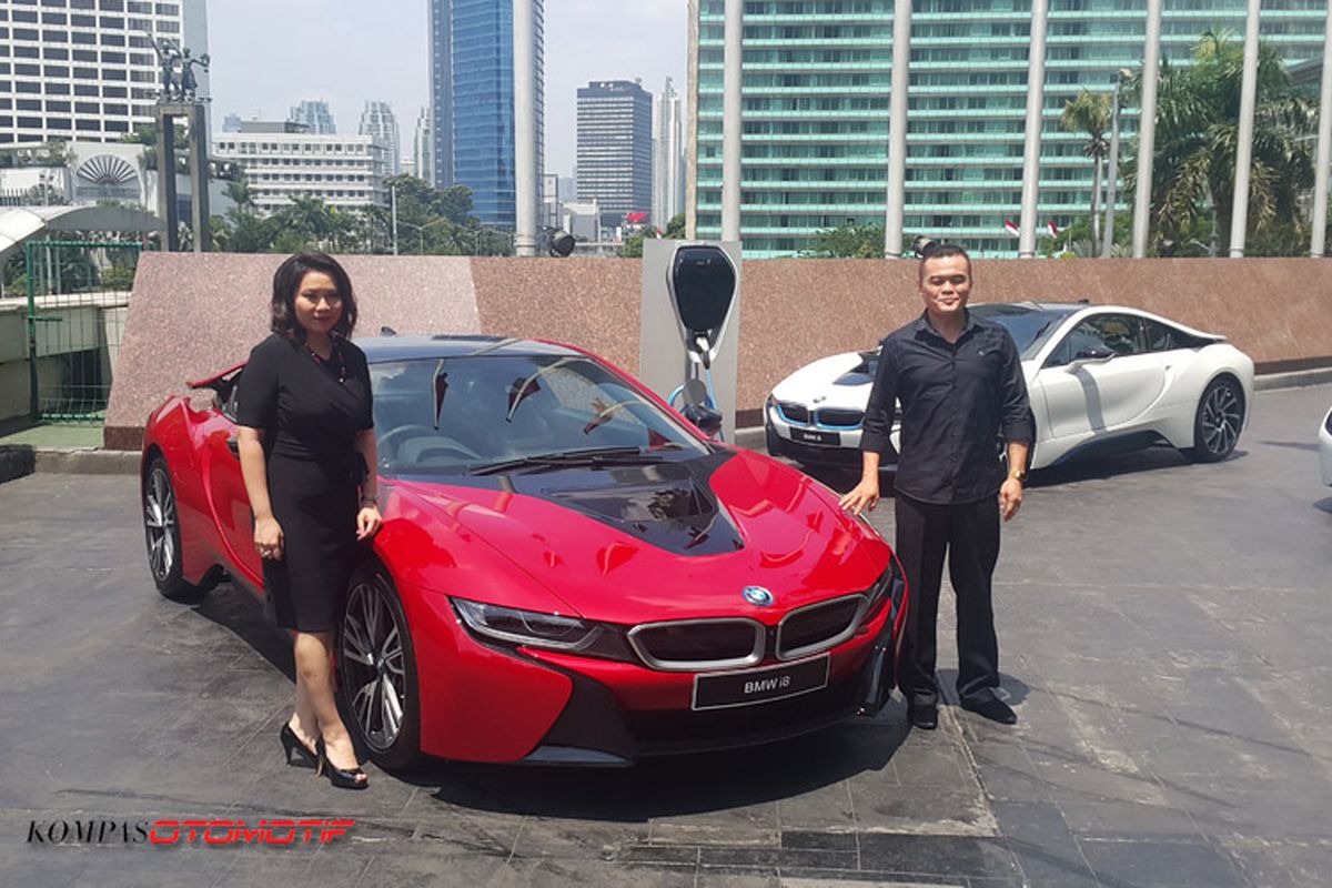 Penyerhana pertama dan satu-satunya BMW i8 Protonic Red Edition