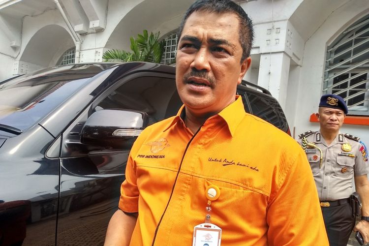 Kapolda Sumut Irjen Pol Agus Andrianto mengaku heran dengan raibnya uang sebanyak Rp1,6 miliar dari dalam mobil. Uang tersebut baru saja diambil dari Bank Sumut. Menurutnya, pengambilan uang tanpa pengawalan dan ditinggalkan di mobil adalah kecerobohan, Rabu (11/9/2019).