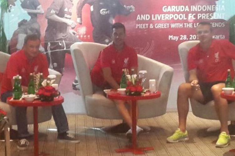 Tiga legenda Liverpool (dari kiri ke kanan), Phil Thompson, Luis Garcia, dan Dietmar Hamann, hadir dalam acara meet and greet di Hotel Pullman, Jakarta, Rabu (28/5/2014).