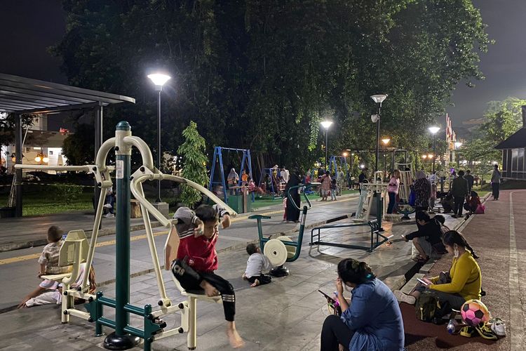 Suasana Alun-Alun Kota Bogor pada malam hari, Jumat (3/2/2023).