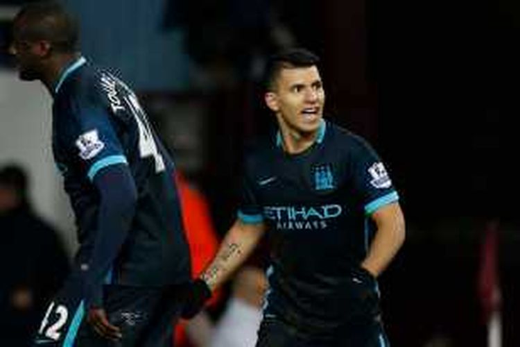 Sergio Aguero rayakan gol Manchester City ke gawang West Ham di Boleyn Ground, Sabtu (23/1/2016).