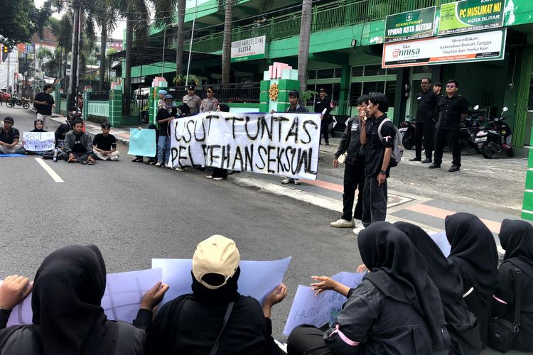 Mahasiswa UNU Blitar Ancam Boikot Kuliah jika Dosen Terduga Pelaku Pelecehan Seksual Tak Dipecat